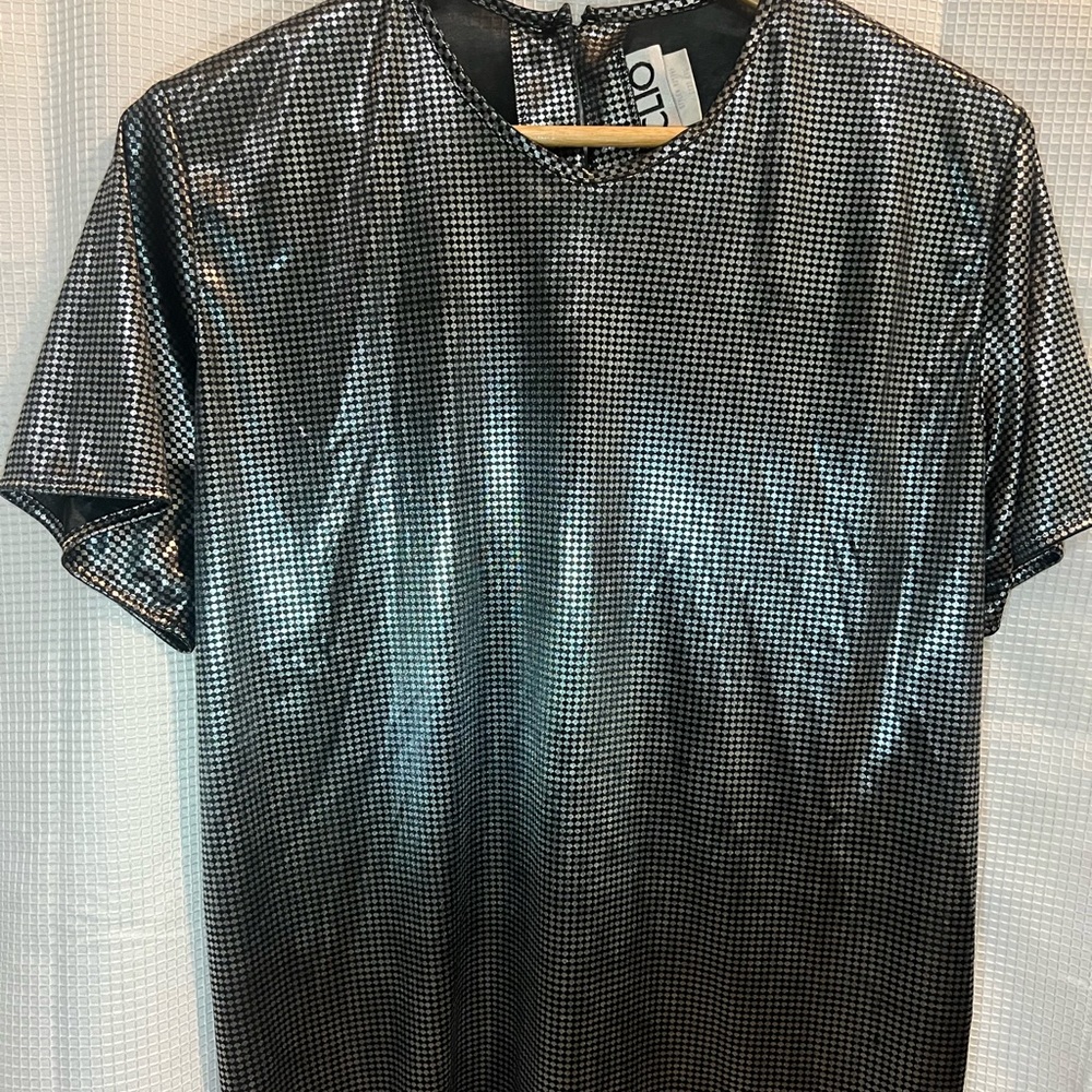 Clio Black and White Short Sleeve Tee Modern Design